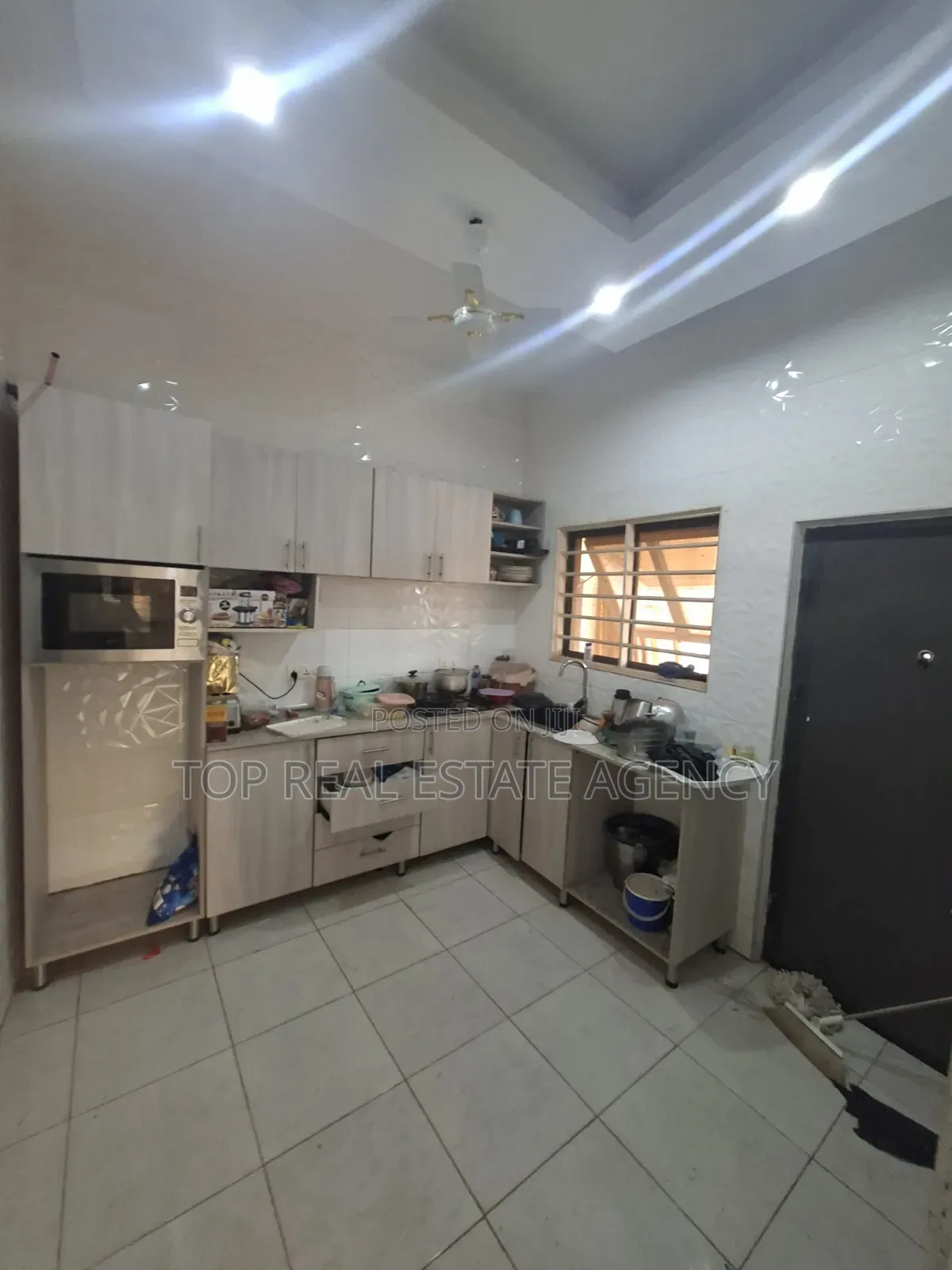 3bdrm Apartment in Pantang Hospital, Barrier for rent