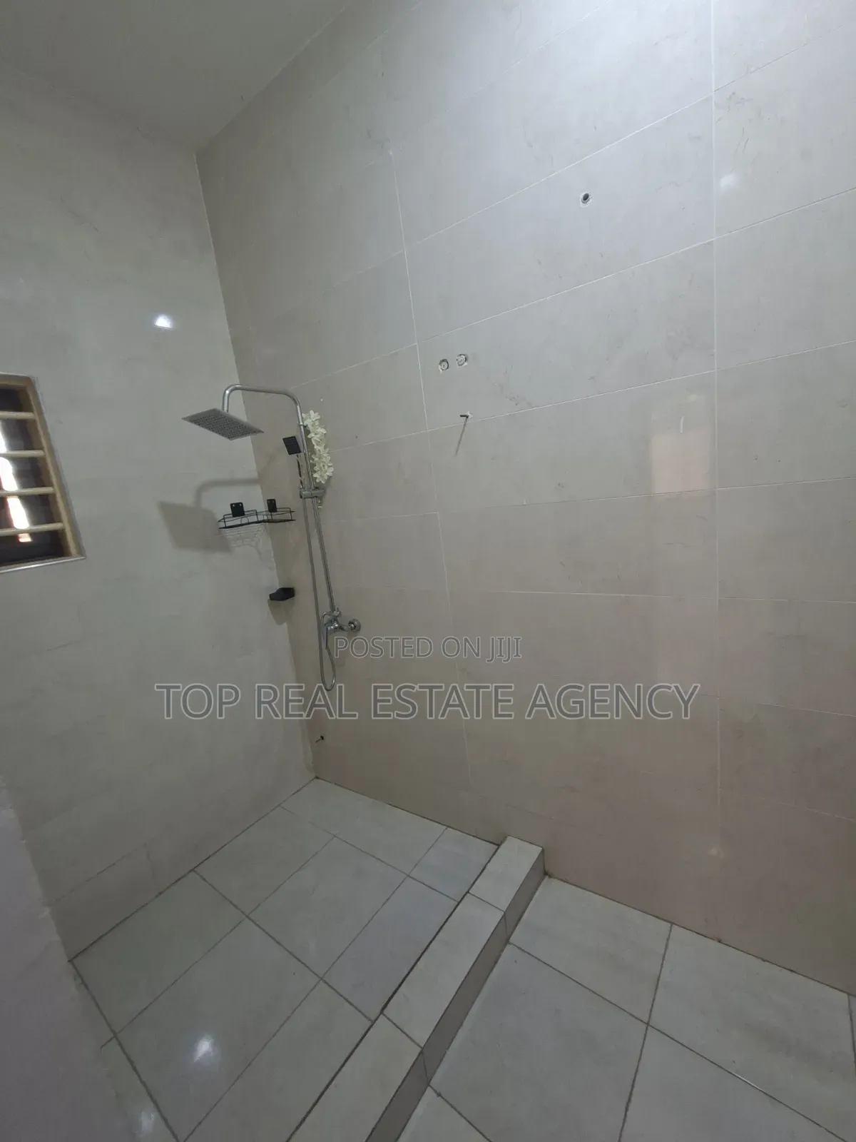 3bdrm Apartment in Pantang Hospital, Barrier for rent