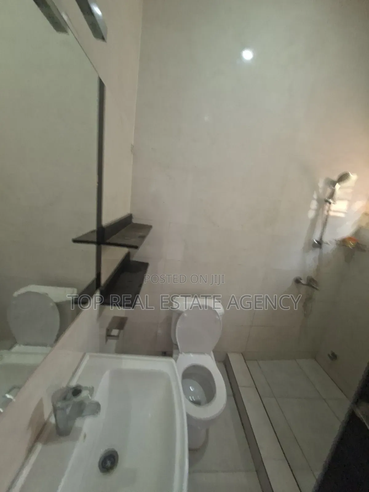 3bdrm Apartment in Pantang Hospital, Barrier for rent
