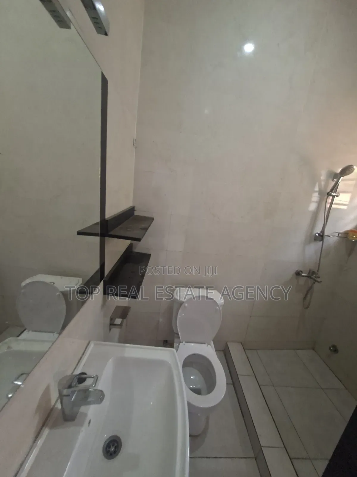 3bdrm Apartment in Pantang Hospital, Barrier for rent