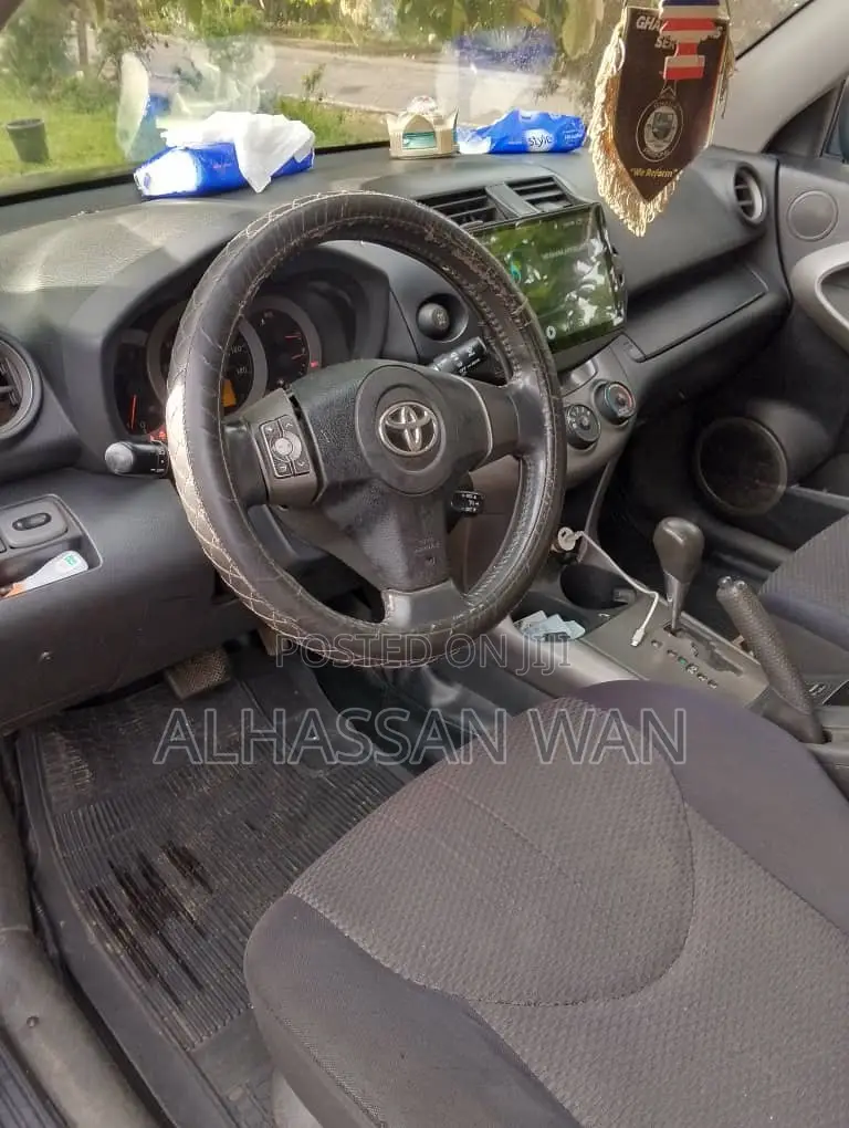 Toyota HiAce 2011 Green