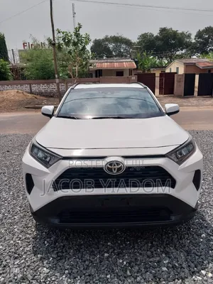 Toyota RAV4 2022 White