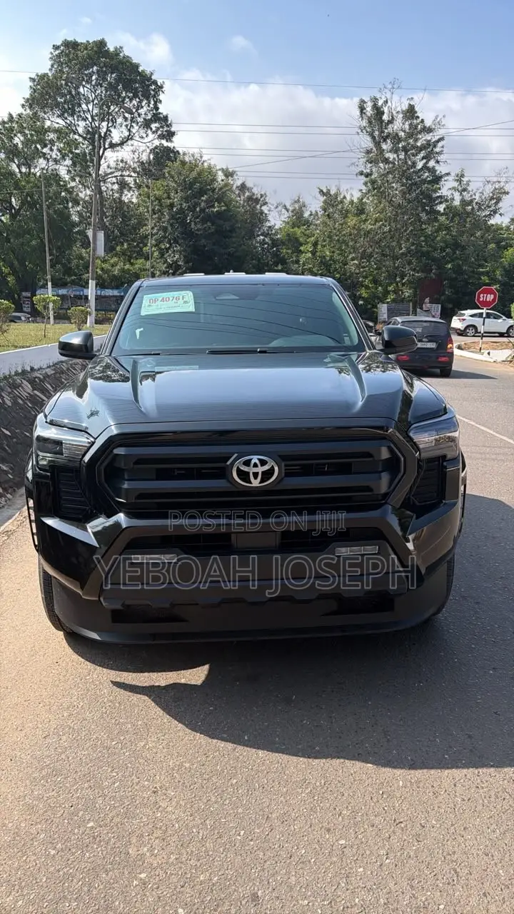 Toyota Tacoma SR Double Cab 4WD 5.0 ft. SB (Automatic) 2025 Black