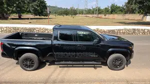 Toyota Tacoma SR Double Cab 4WD 5.0 ft. SB (Automatic) 2025 Black