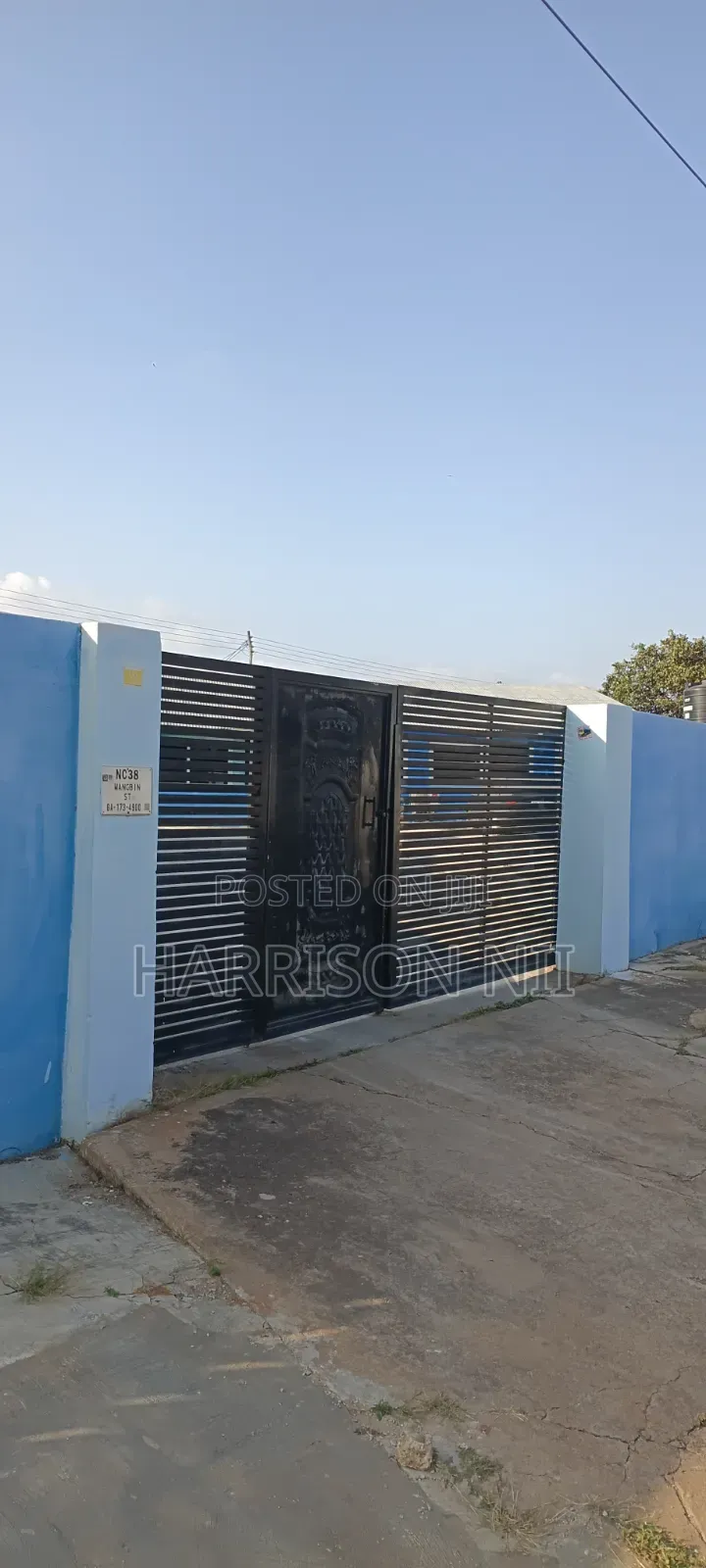5bdrm House in Awudome Estate, Accra Metropolitan for sale