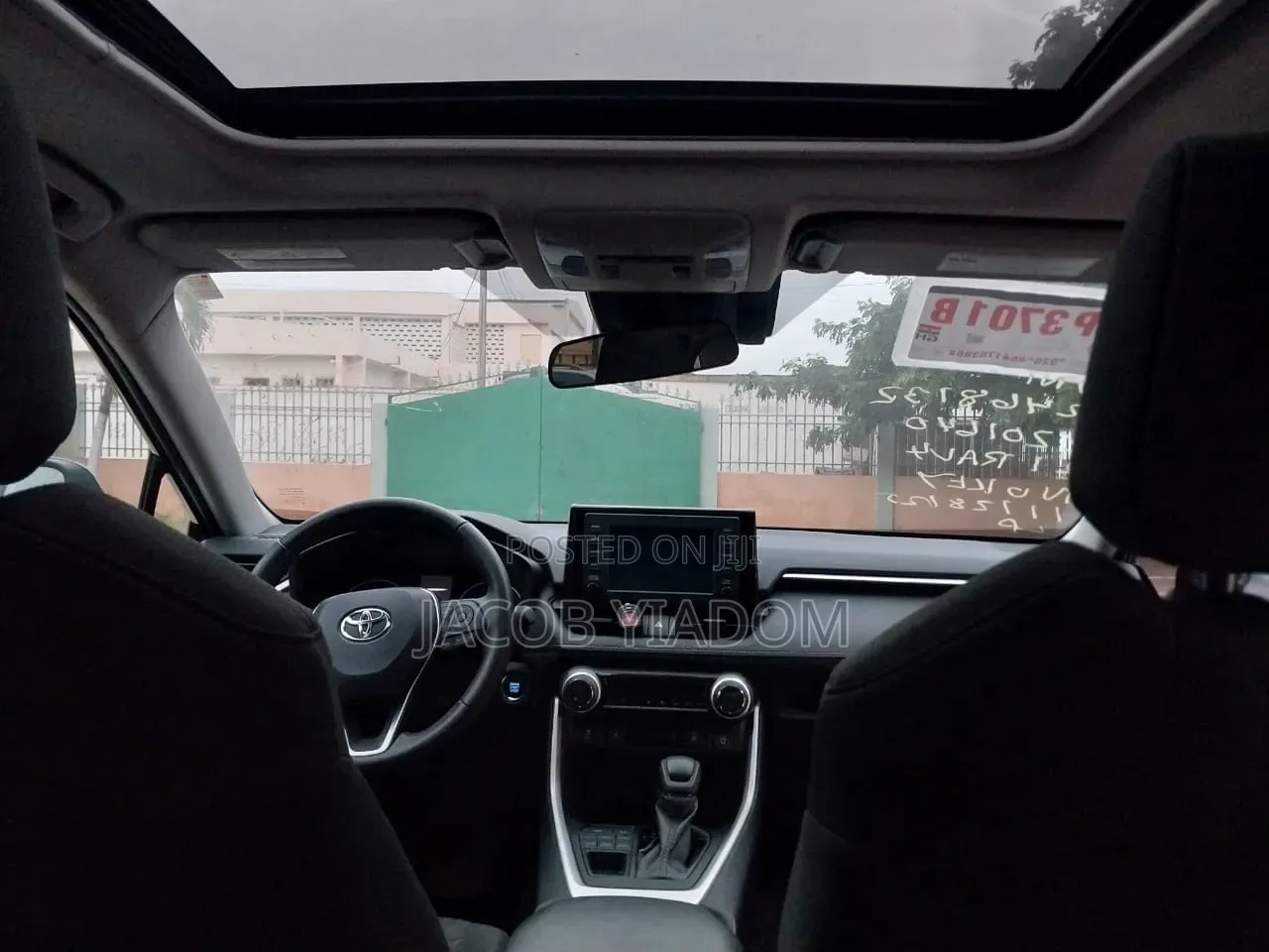 Toyota RAV4 LE 2021 Silver