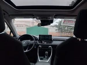 Toyota RAV4 LE 2021 Silver