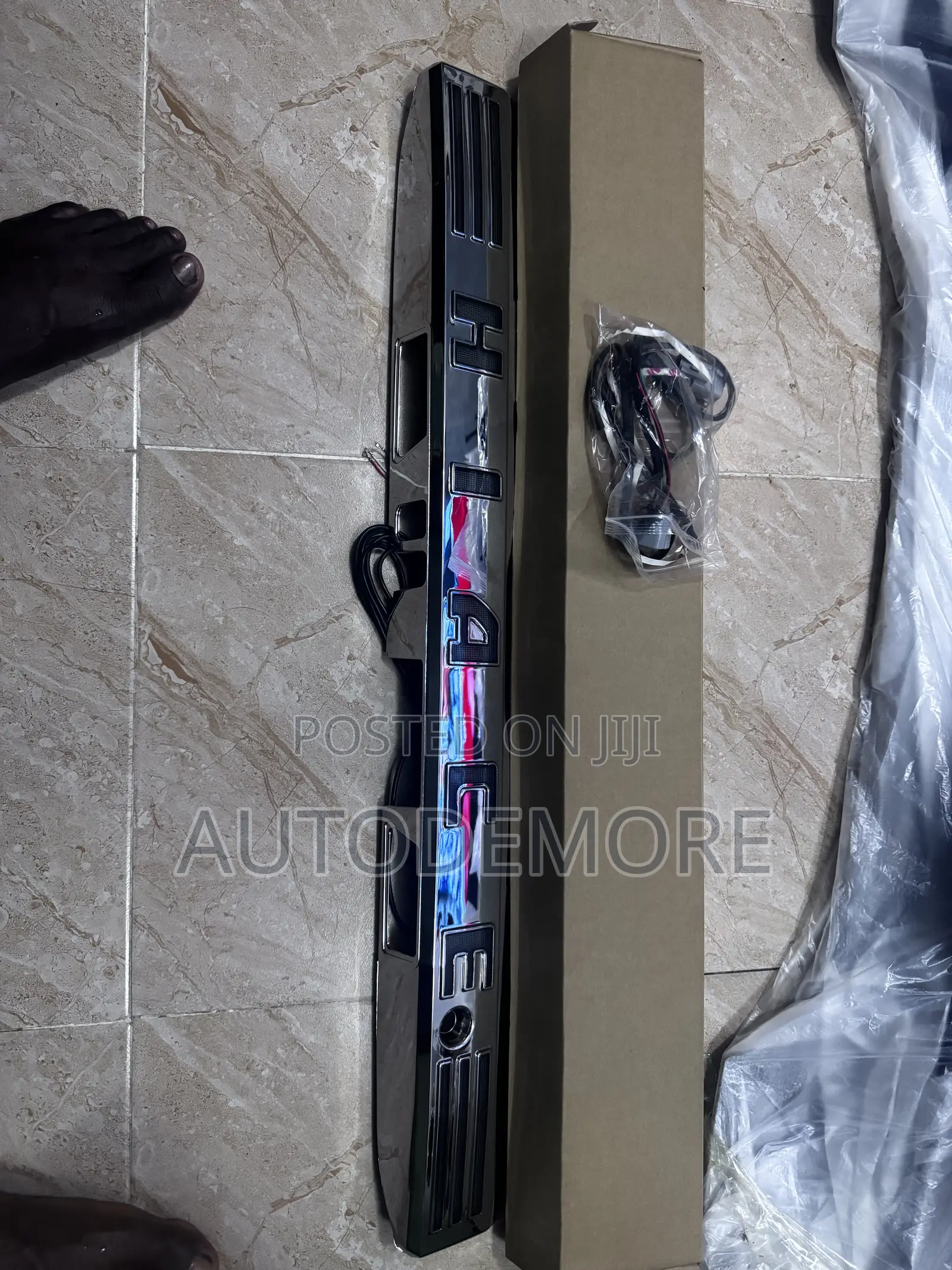 Toyota Hiace Truck Tailgate Molding Led Type