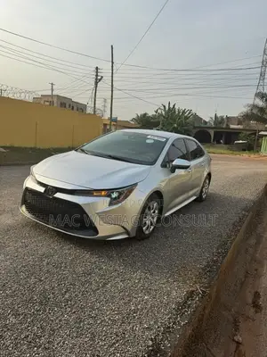 Toyota Corolla LE 2021 Silver
