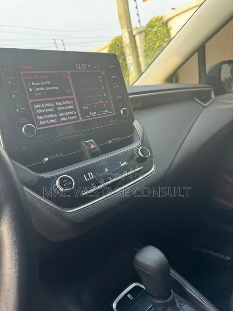 Toyota Corolla LE 2021 Silver