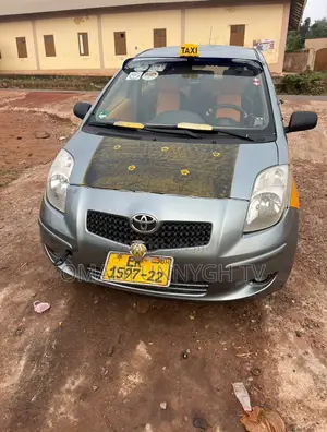 Toyota Yaris 2010 Silver