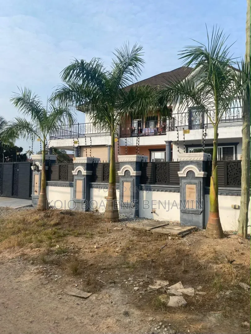 Furnished 4bdrm House in Bluetop Estate for sale