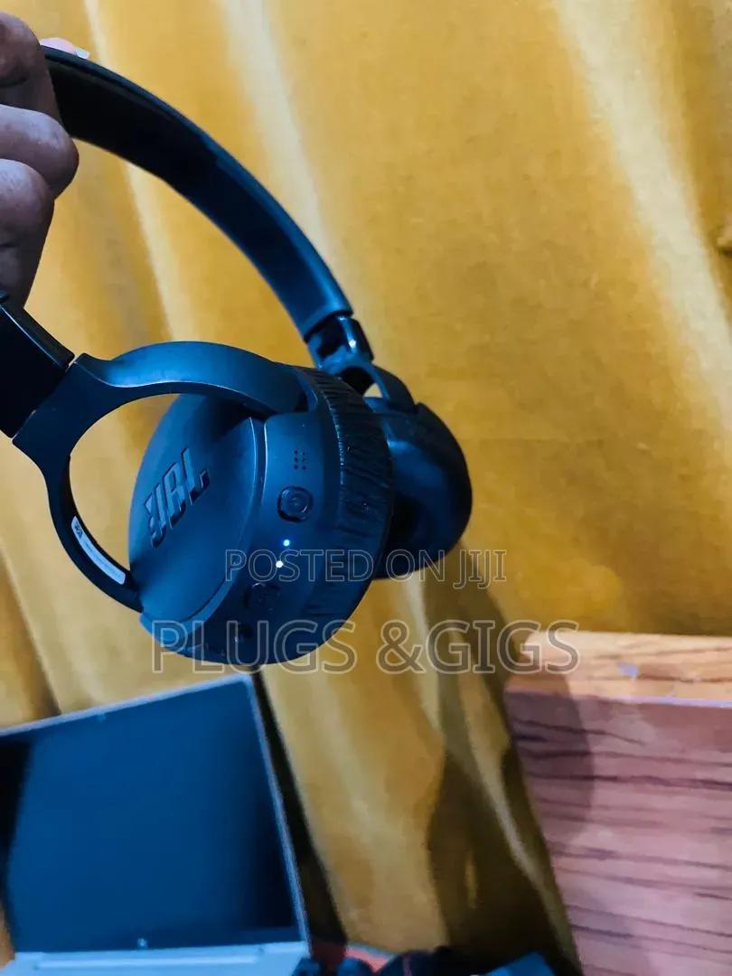 JBL Tune 670nc Noise Cancelling