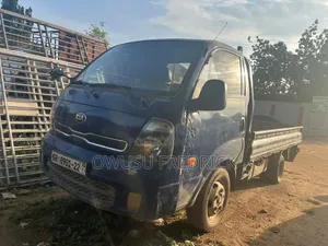 Kia Bongo 2014 Blue