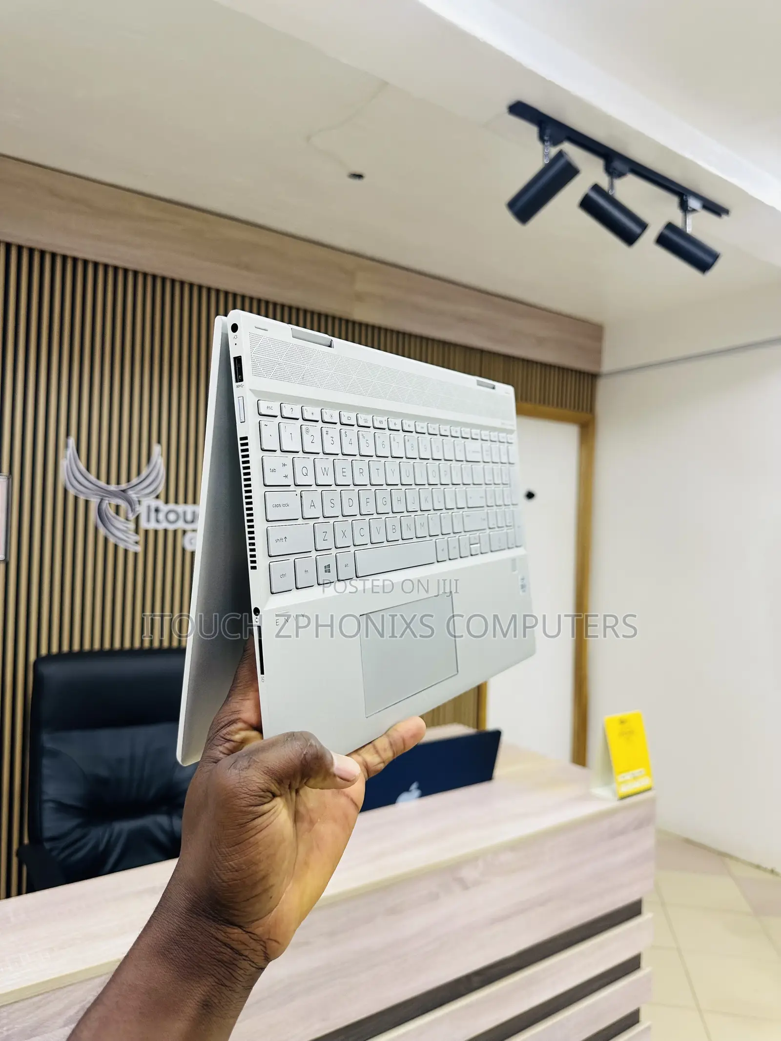 Laptop HP Envy x360 Convertible 15 es2xx 16GB Intel Core i7 SSD 512GB