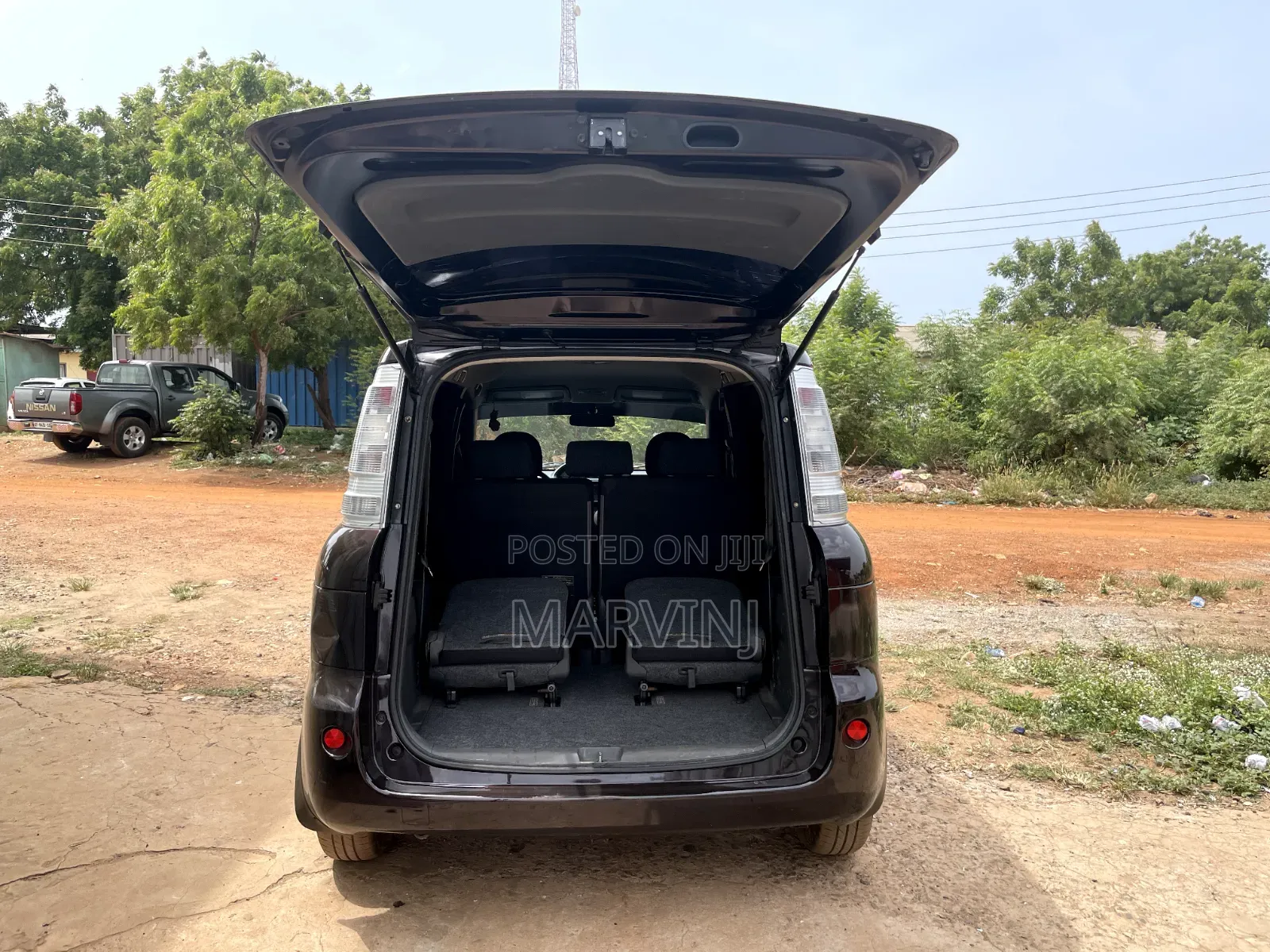 Toyota Sienta 1.5 FWD 2012 Burgundy