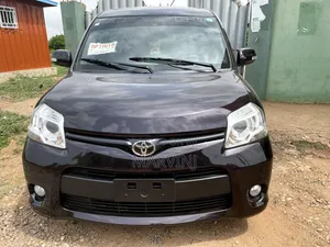 Toyota Sienta 1.5 FWD 2012 Burgundy