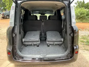 Toyota Sienta 1.5 FWD 2012 Burgundy