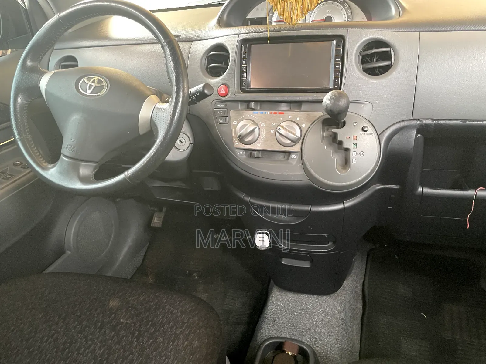 Toyota Sienta 1.5 FWD 2012 Burgundy