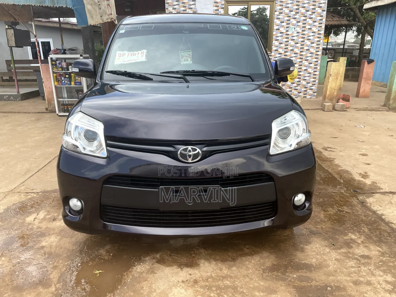 Toyota Sienta 1.5 FWD 2012 Burgundy