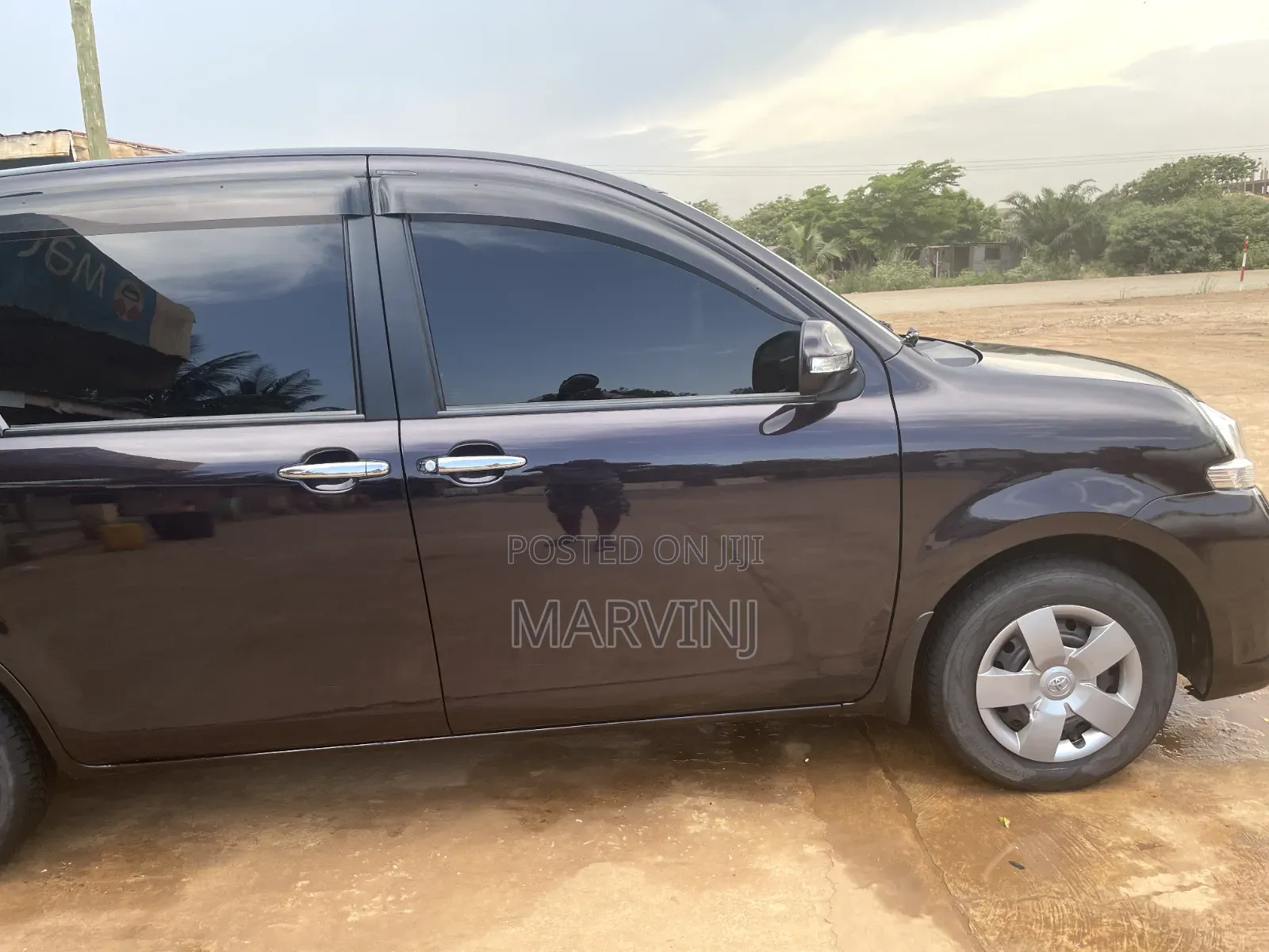 Toyota Sienta 1.5 FWD 2012 Burgundy