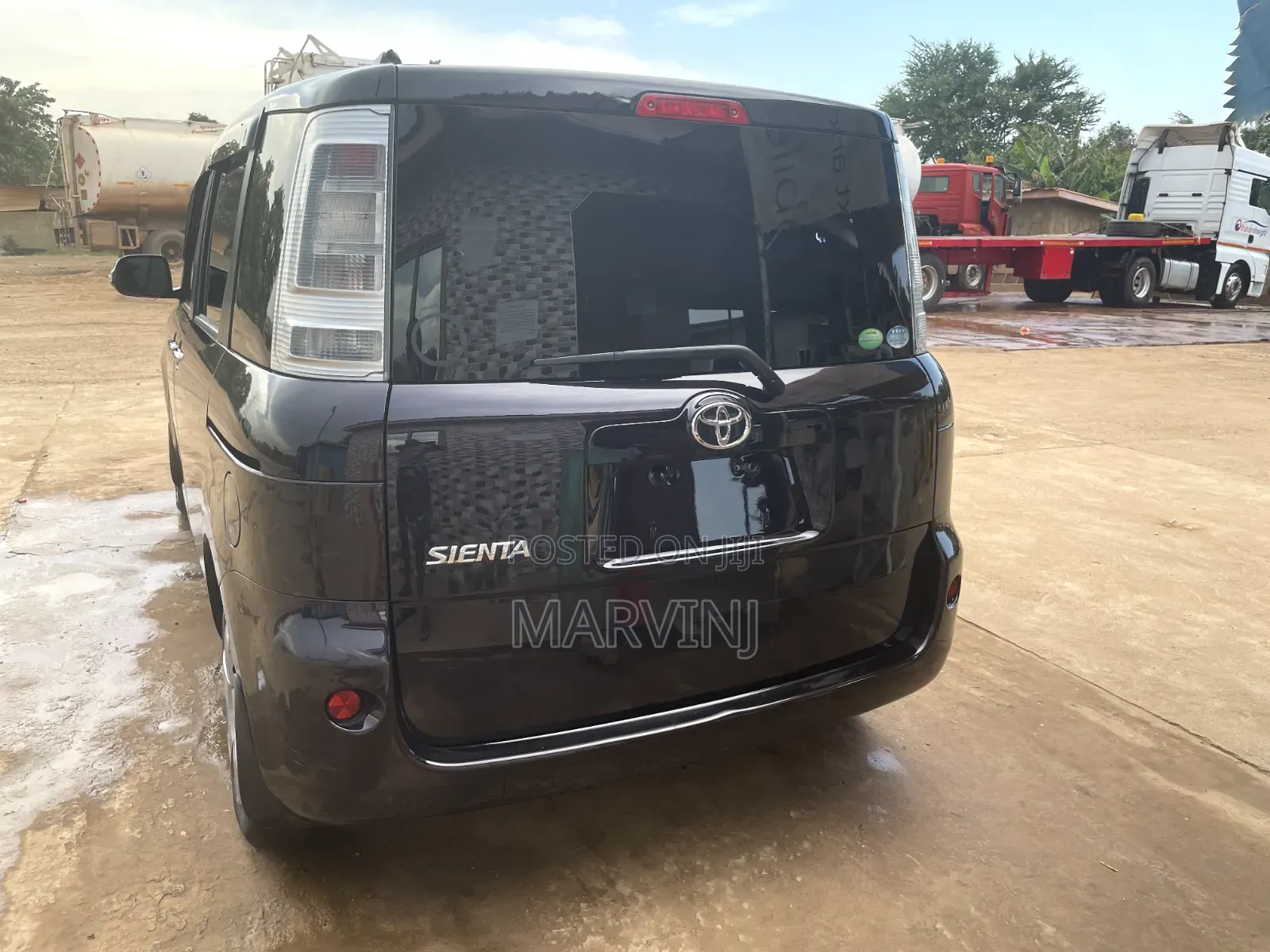 Toyota Sienta 1.5 FWD 2012 Burgundy