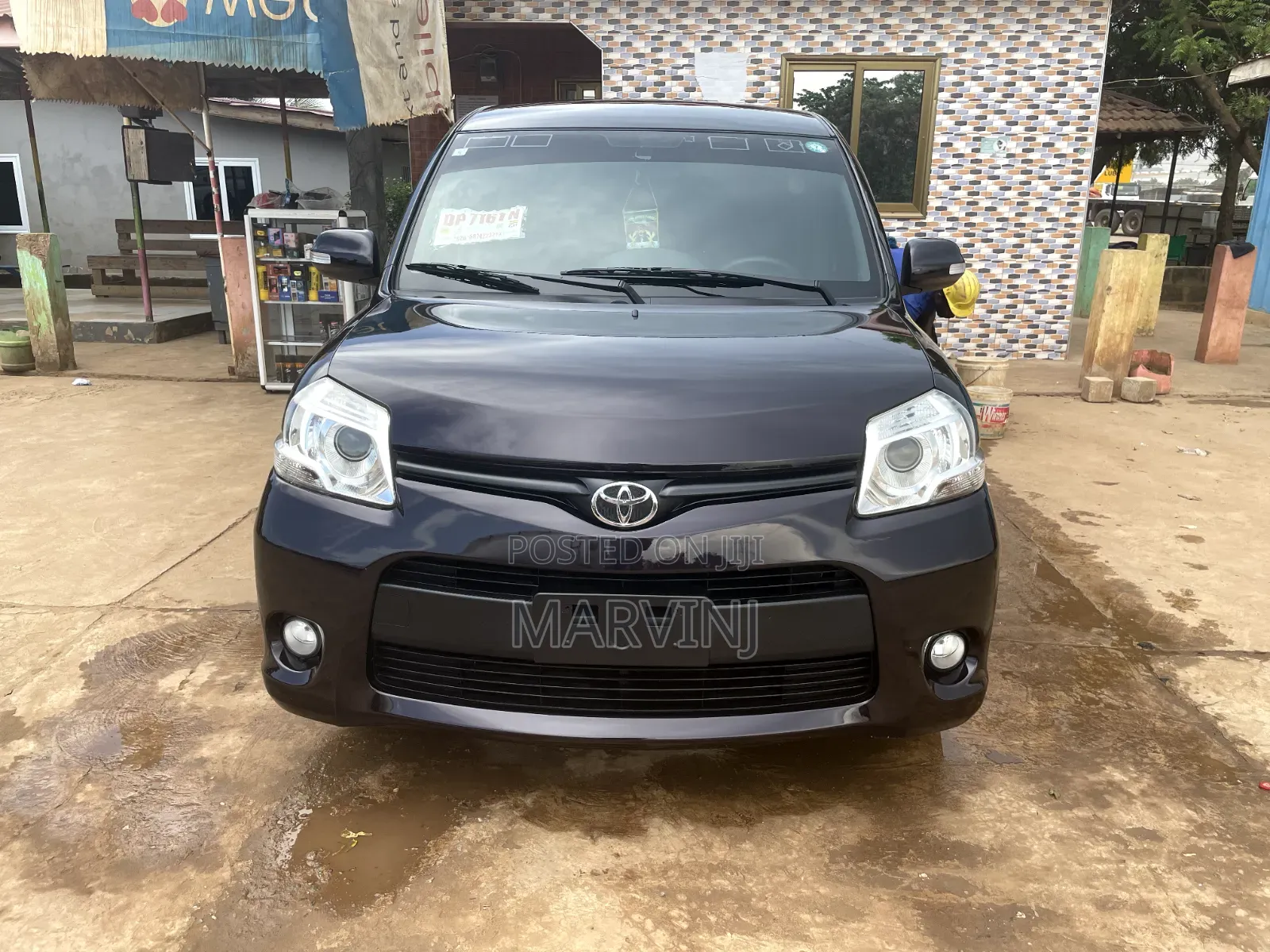 Toyota Sienta 1.5 FWD 2012 Burgundy