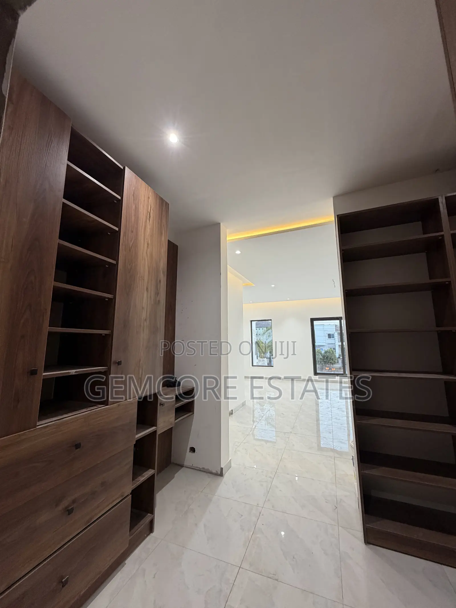 4bdrm House in School Junction, Ashaley Botwe for sale