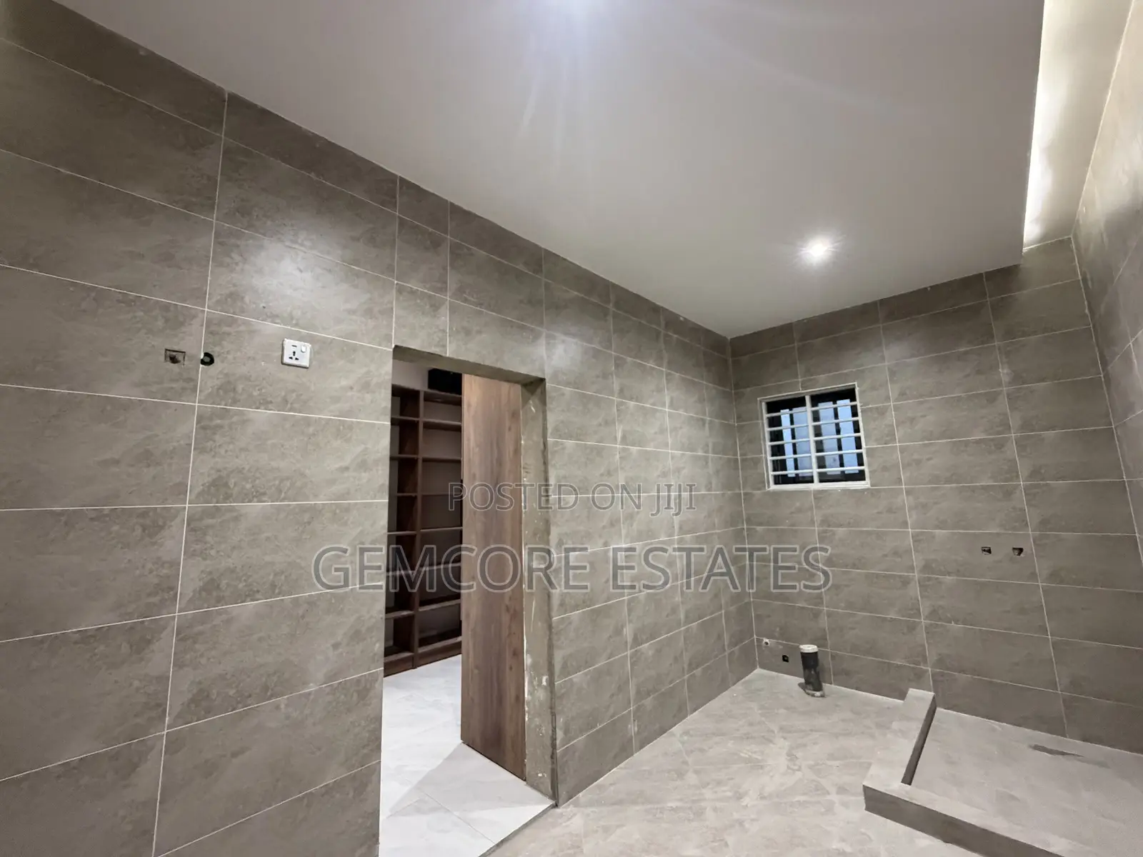 4bdrm House in School Junction, Ashaley Botwe for sale