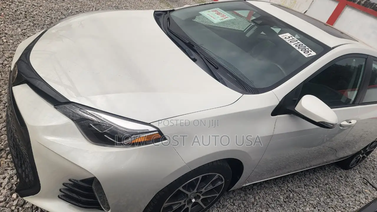 Toyota Corolla SE Special Edition 4dr Sedan (1.8L 4cyl CVT) 2017 White
