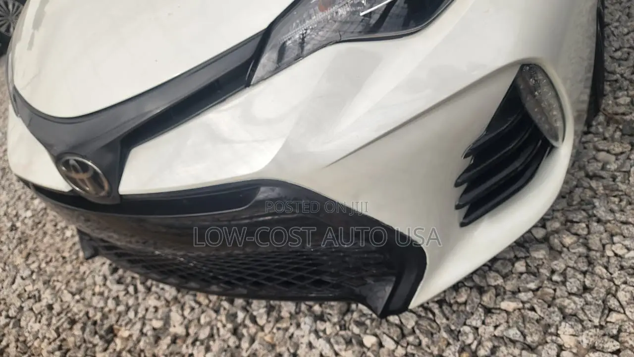 Toyota Corolla SE Special Edition 4dr Sedan (1.8L 4cyl CVT) 2017 White