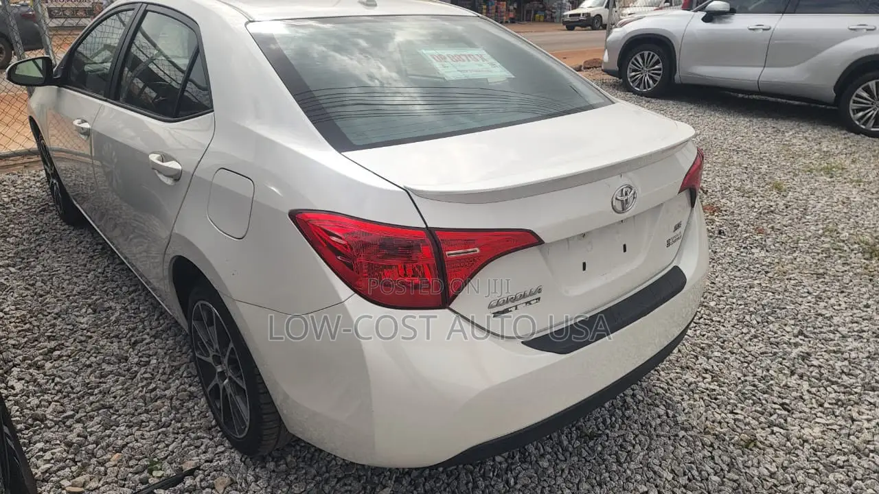 Toyota Corolla SE Special Edition 4dr Sedan (1.8L 4cyl CVT) 2017 White