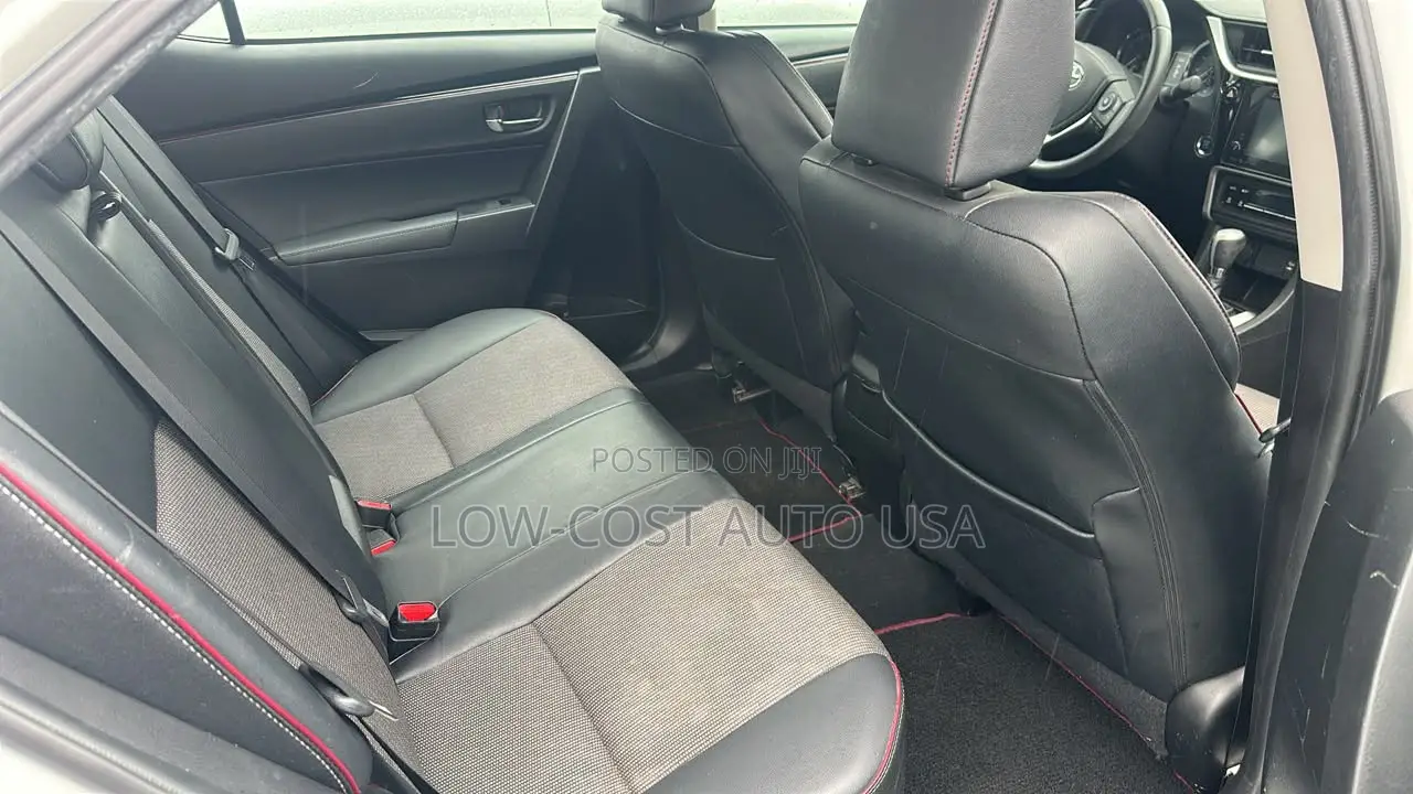 Toyota Corolla SE Special Edition 4dr Sedan (1.8L 4cyl CVT) 2017 White