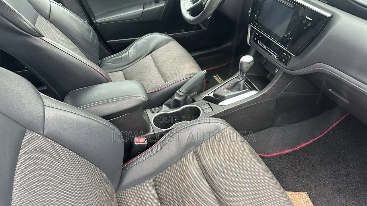 Toyota Corolla SE Special Edition 4dr Sedan (1.8L 4cyl CVT) 2017 White