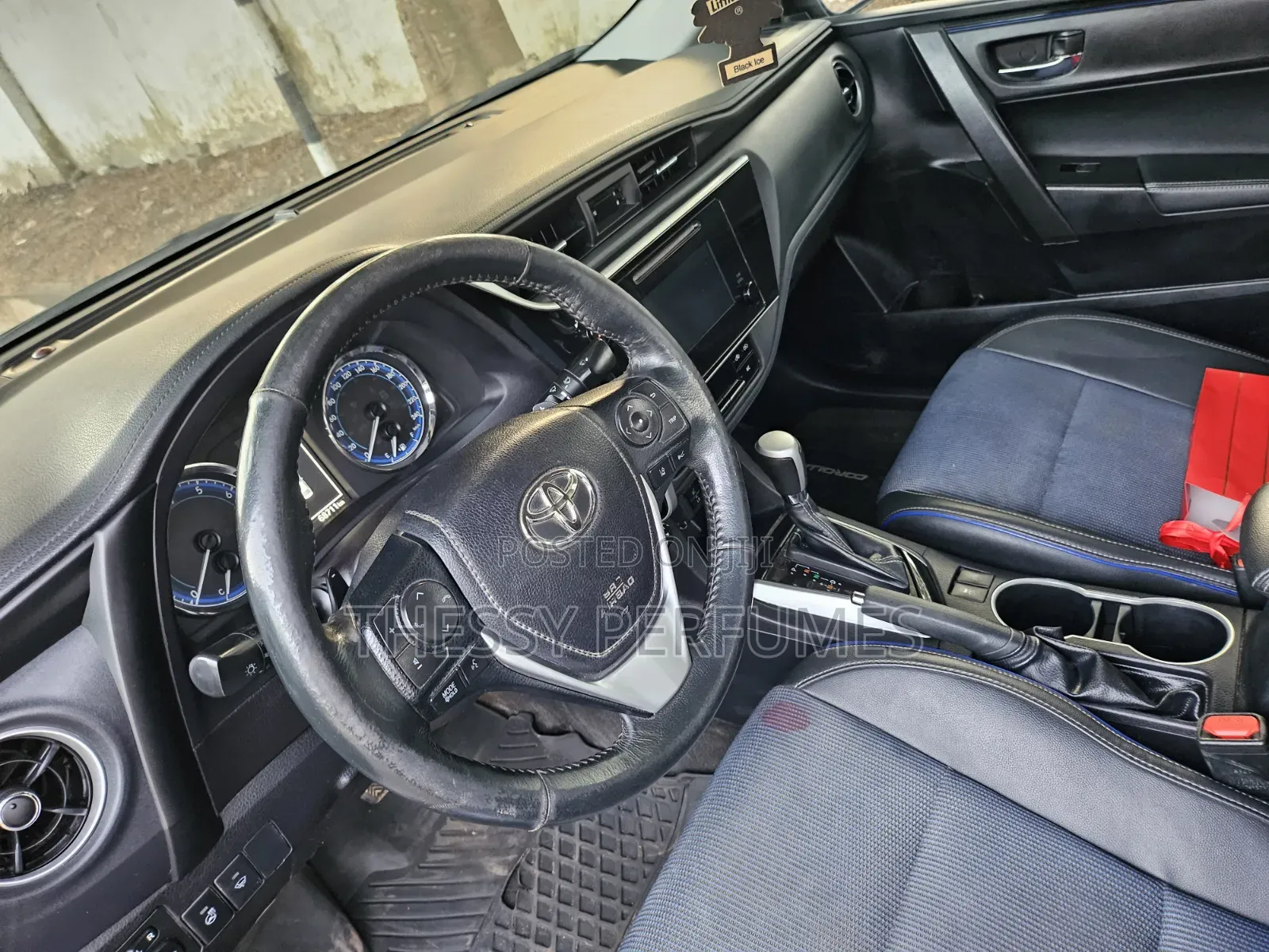 Toyota Corolla SE (1.8L 4cyl 2A) 2019 Blue