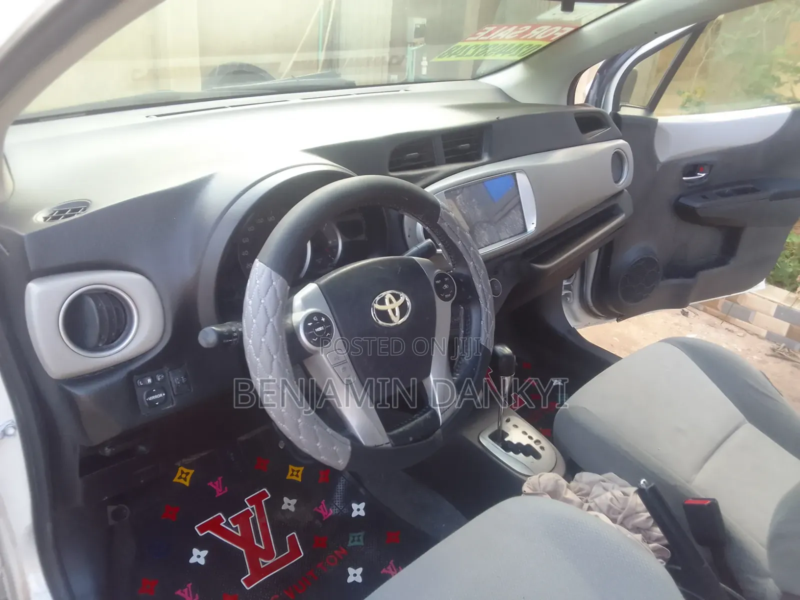 Toyota Vitz 2012 White