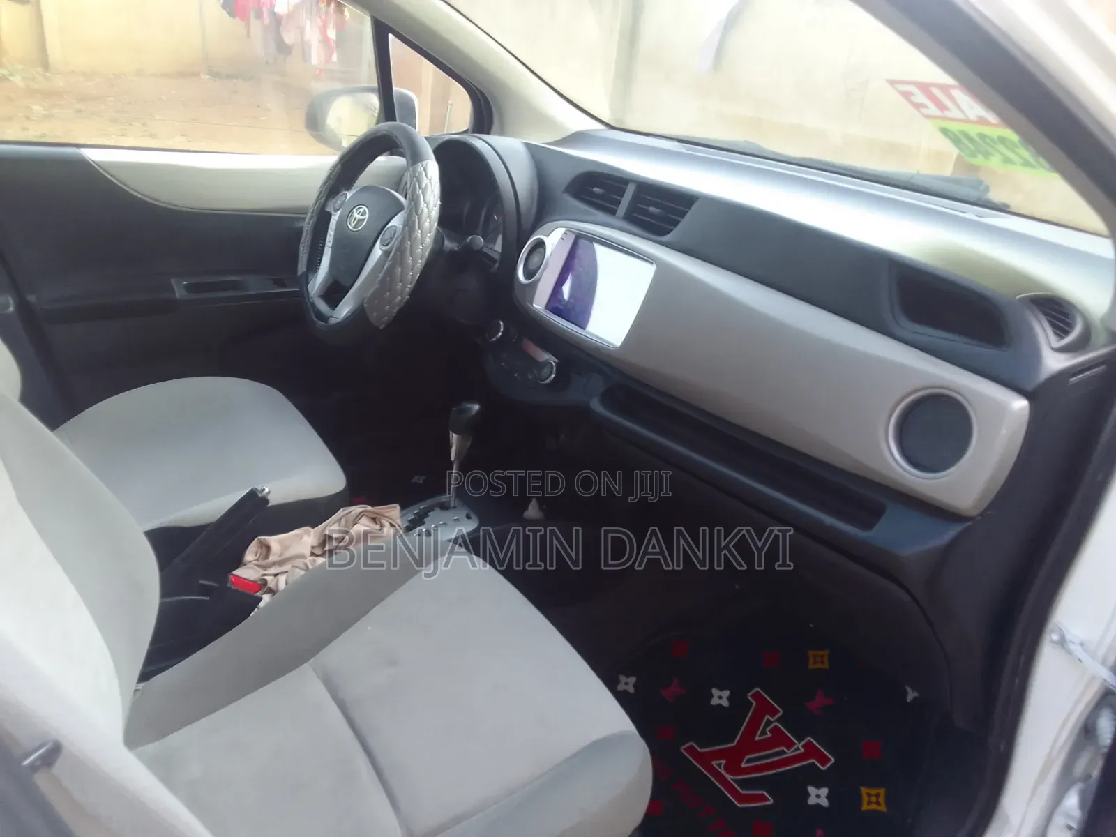 Toyota Vitz 2012 White