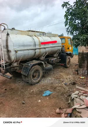 Very Strong Lay Land Tanker in Good Condition for Sale.