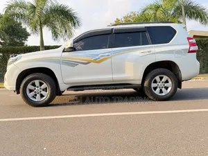 Toyota Land Cruiser Prado 2017 White