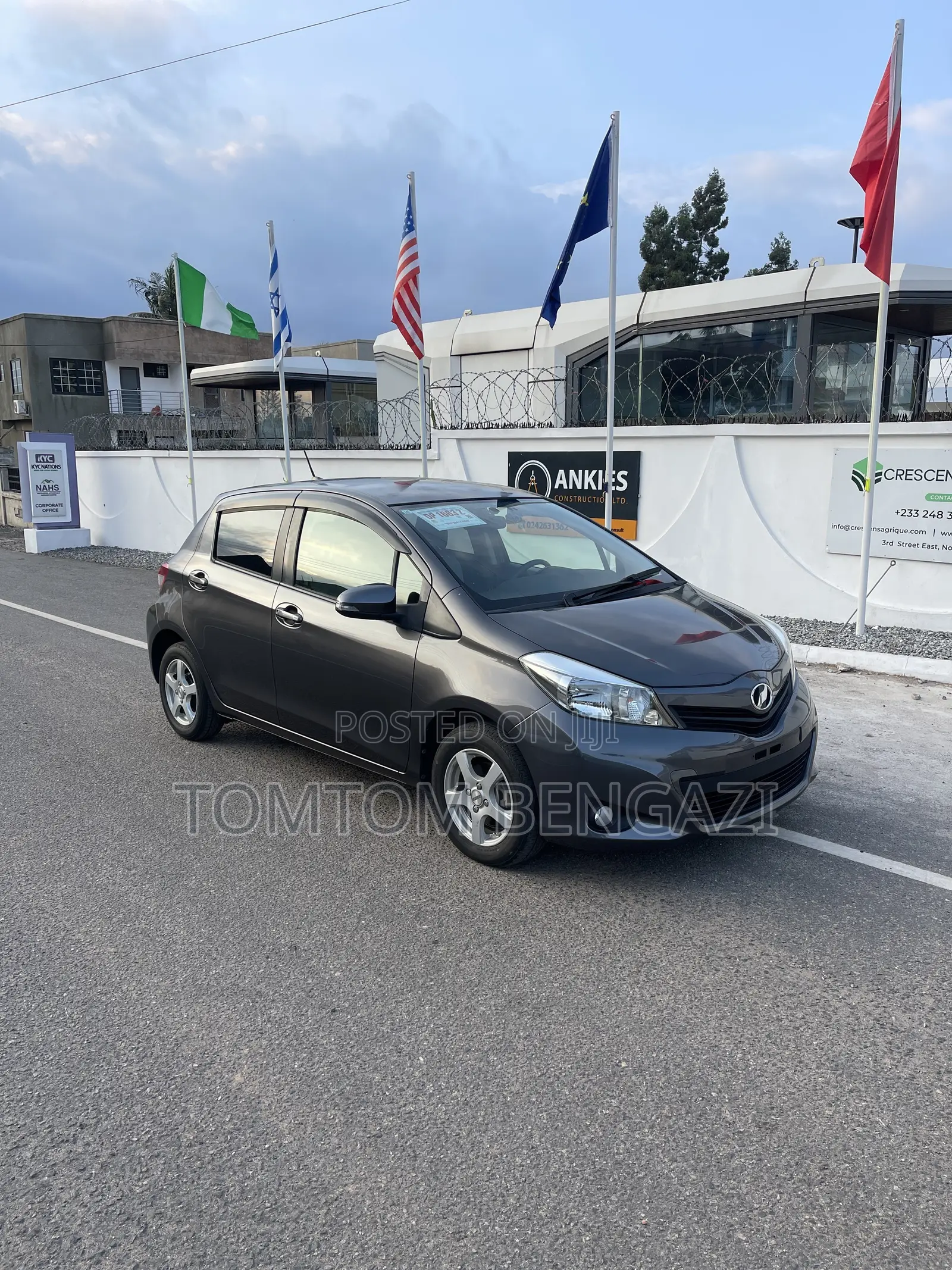 Toyota Vitz 1.3 FWD 5dr 2013 Gray
