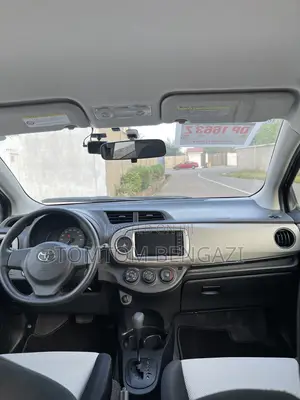 Toyota Vitz 1.3 FWD 5dr 2013 Gray