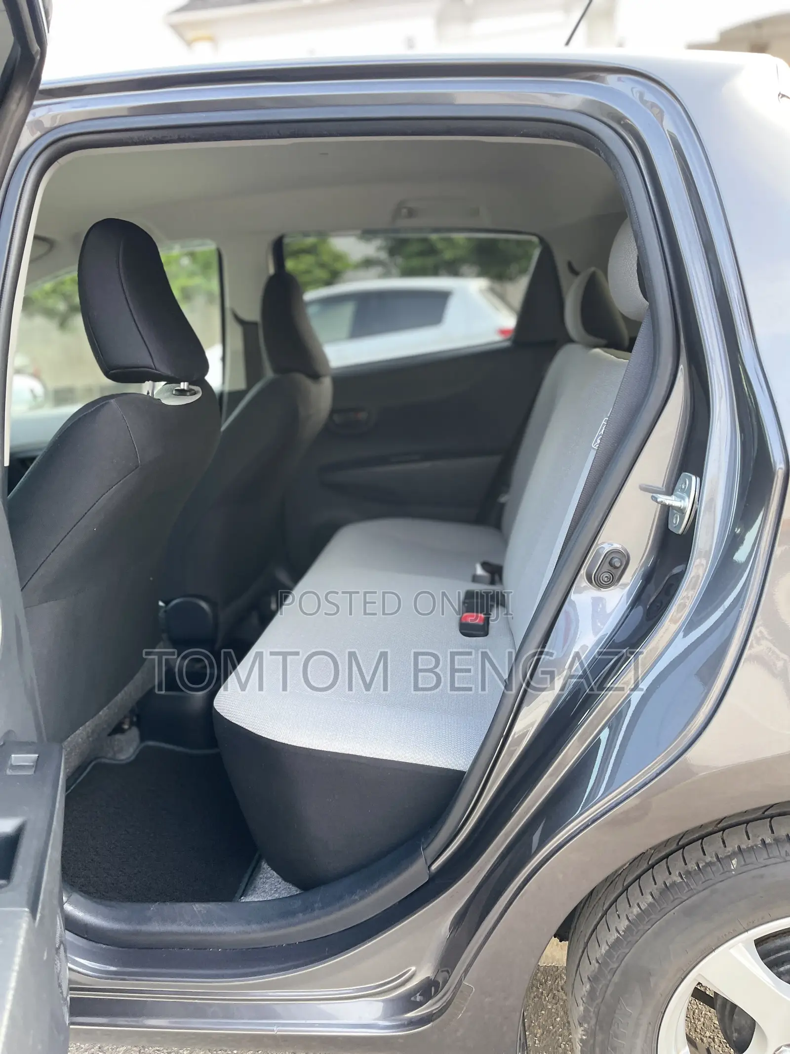 Toyota Vitz 1.3 FWD 5dr 2013 Gray