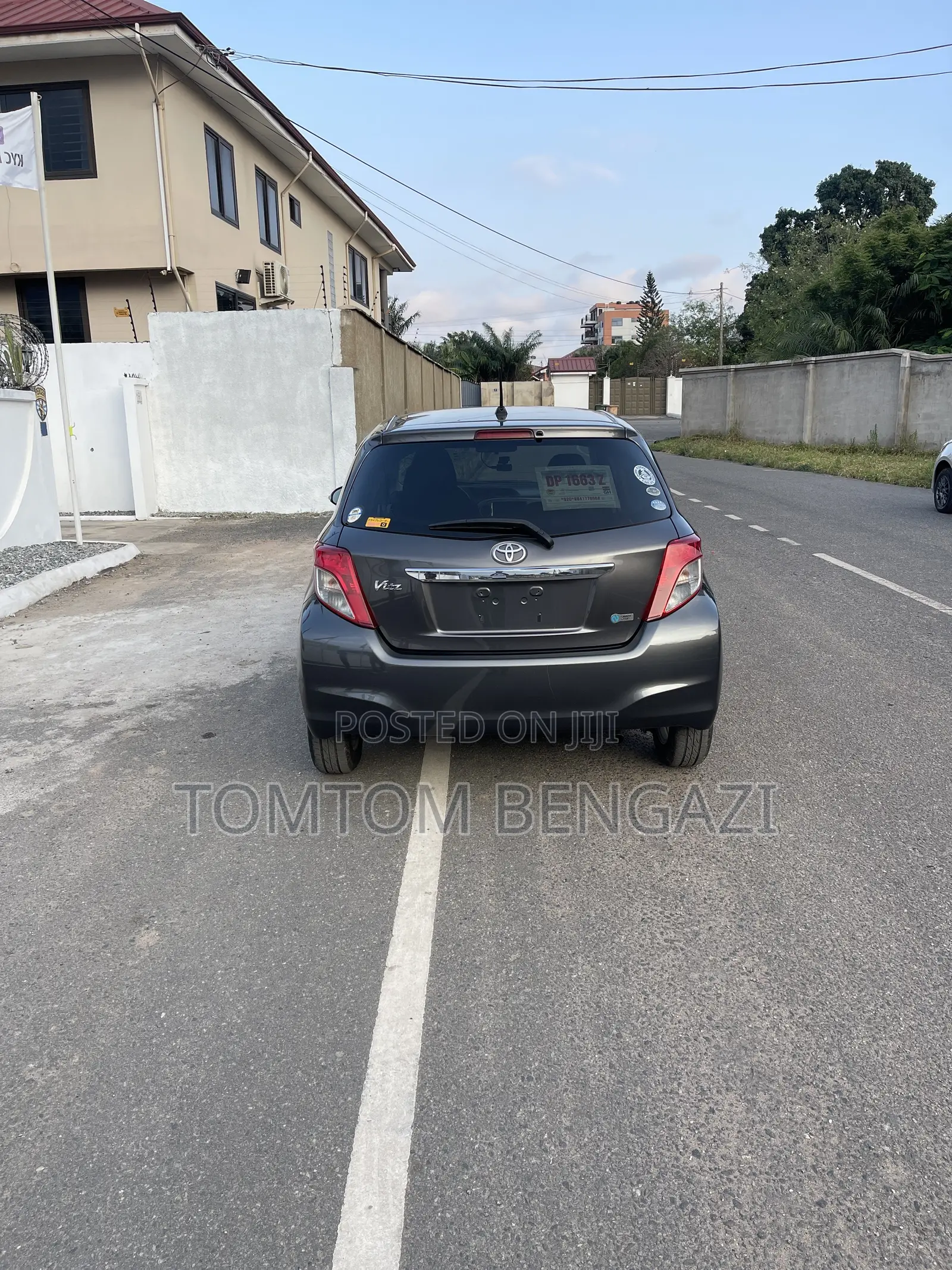 Toyota Vitz 1.3 FWD 5dr 2013 Gray