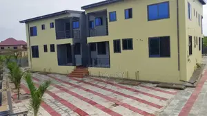 8bdrm Apartment in Kasoa, Budumburam for sale