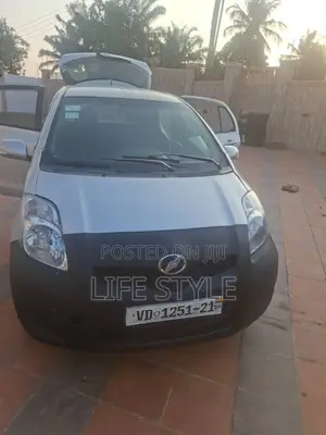 Toyota Vitz 1.0 FWD 3dr 2010 Silver