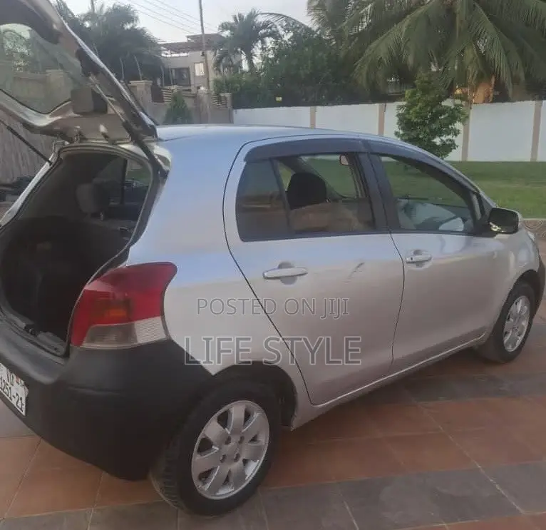 Toyota Vitz 1.0 FWD 3dr 2010 Silver