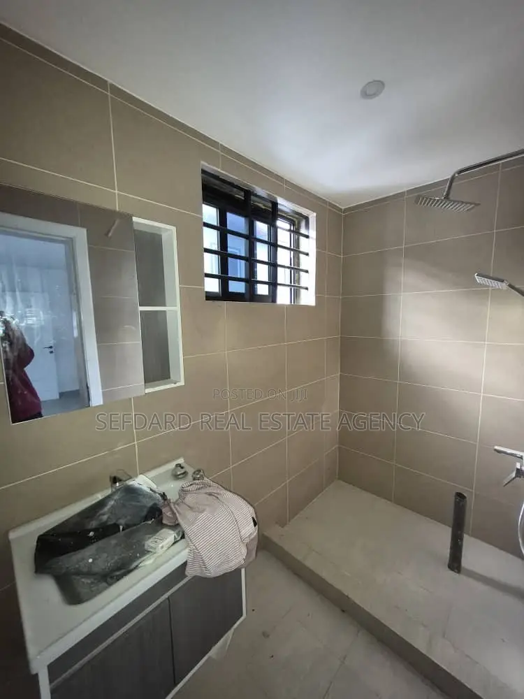 3bdrm House in Sefdard Properties, Kwabenya for sale