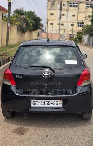 Toyota Vitz 2010 Black