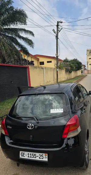 Toyota Vitz 2010 Black
