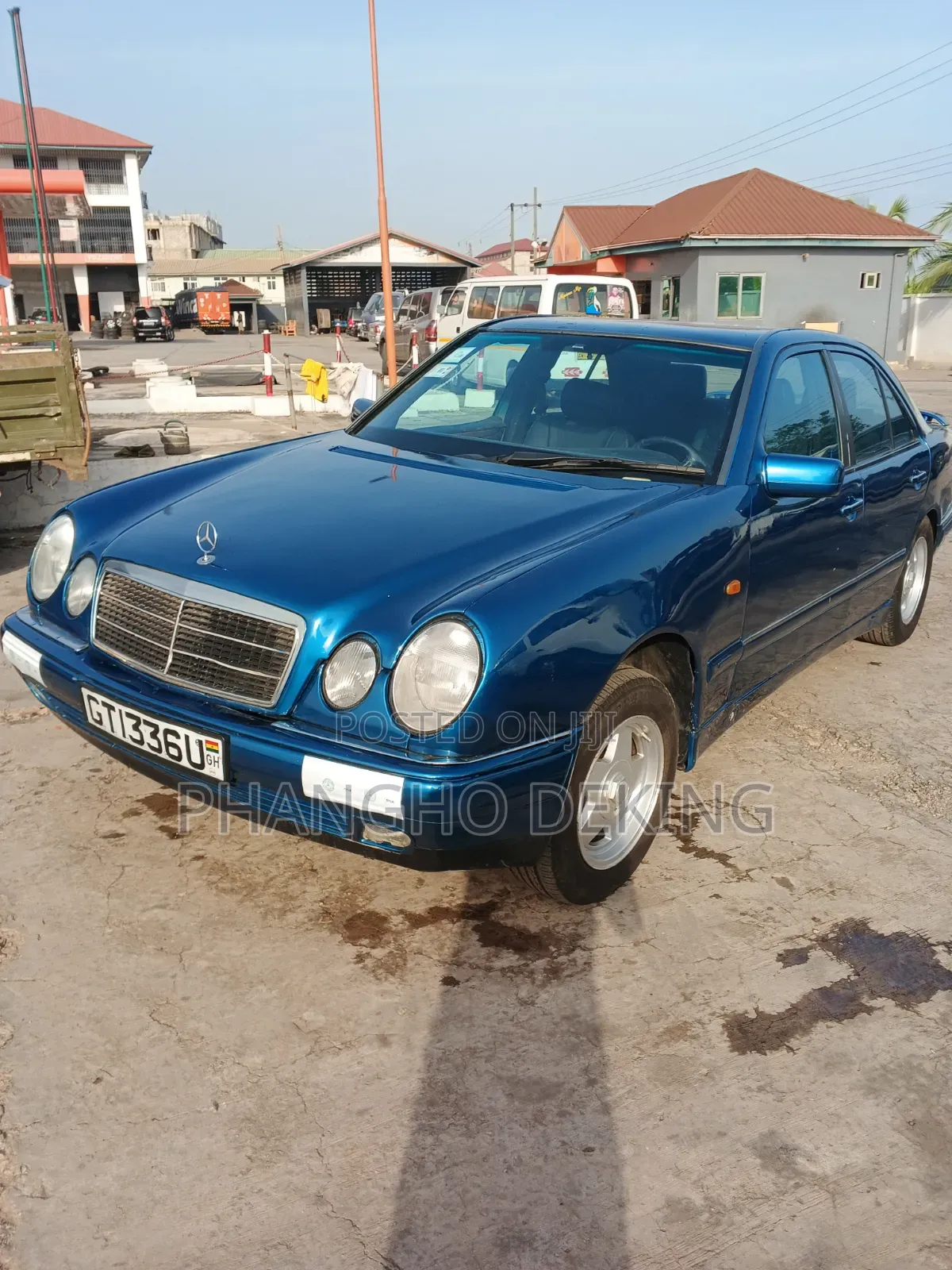 Mercedes-Benz 220E 2000 Blue